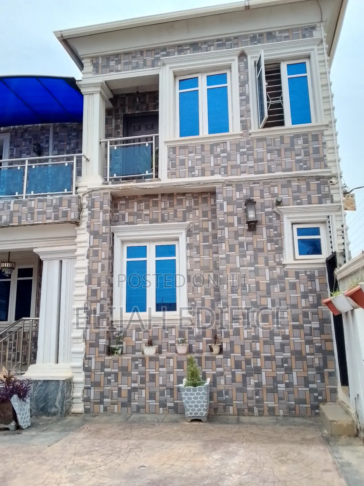 Furnished 9bdrm Duplex in Parkview, Ijede / Ikorodu for sale