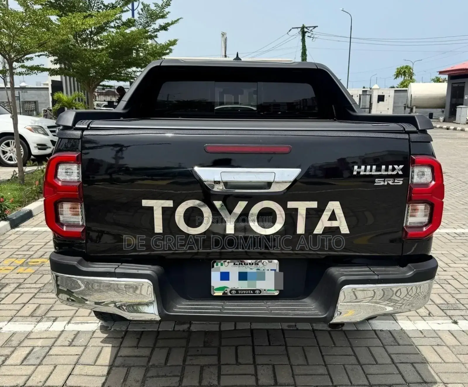 Automatic Rolling Boot Cover With TRD Spoiler Hilux