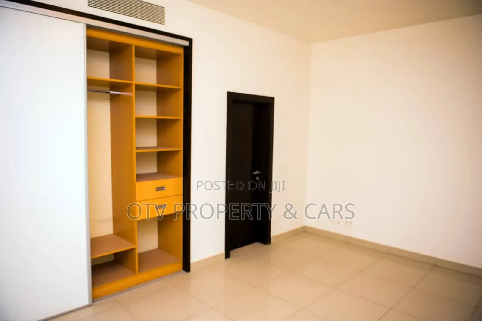 Furnished 4bdrm Apartment in Banana Island for sale
