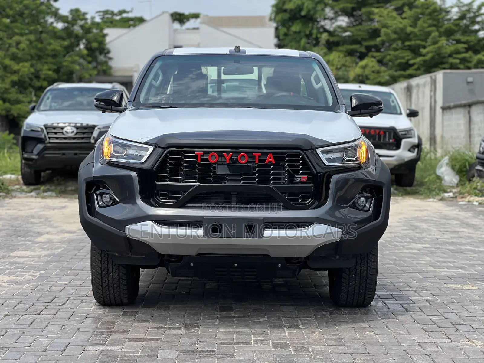 New Toyota Hilux 2025 Gray