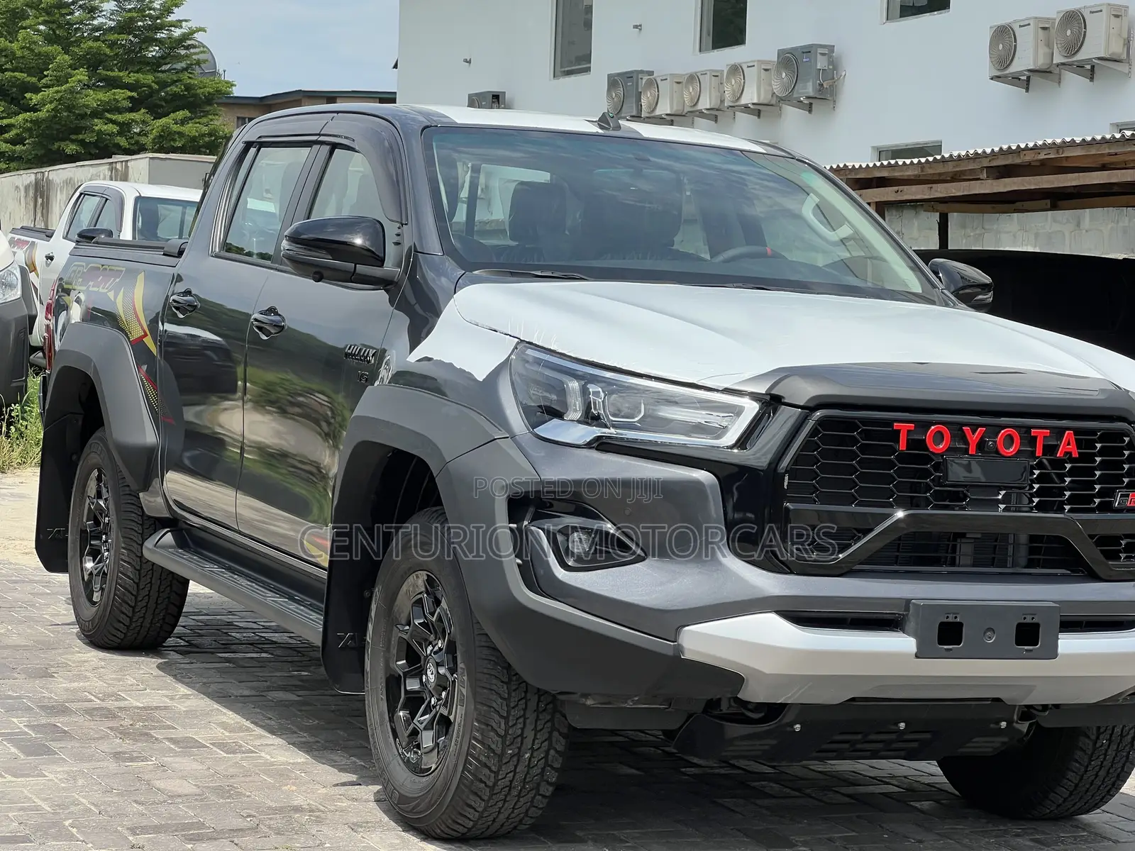 New Toyota Hilux 2025 Gray