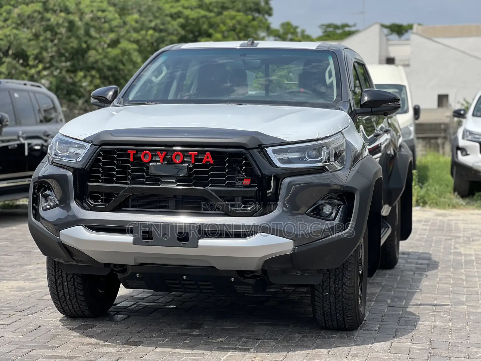New Toyota Hilux 2025 Gray