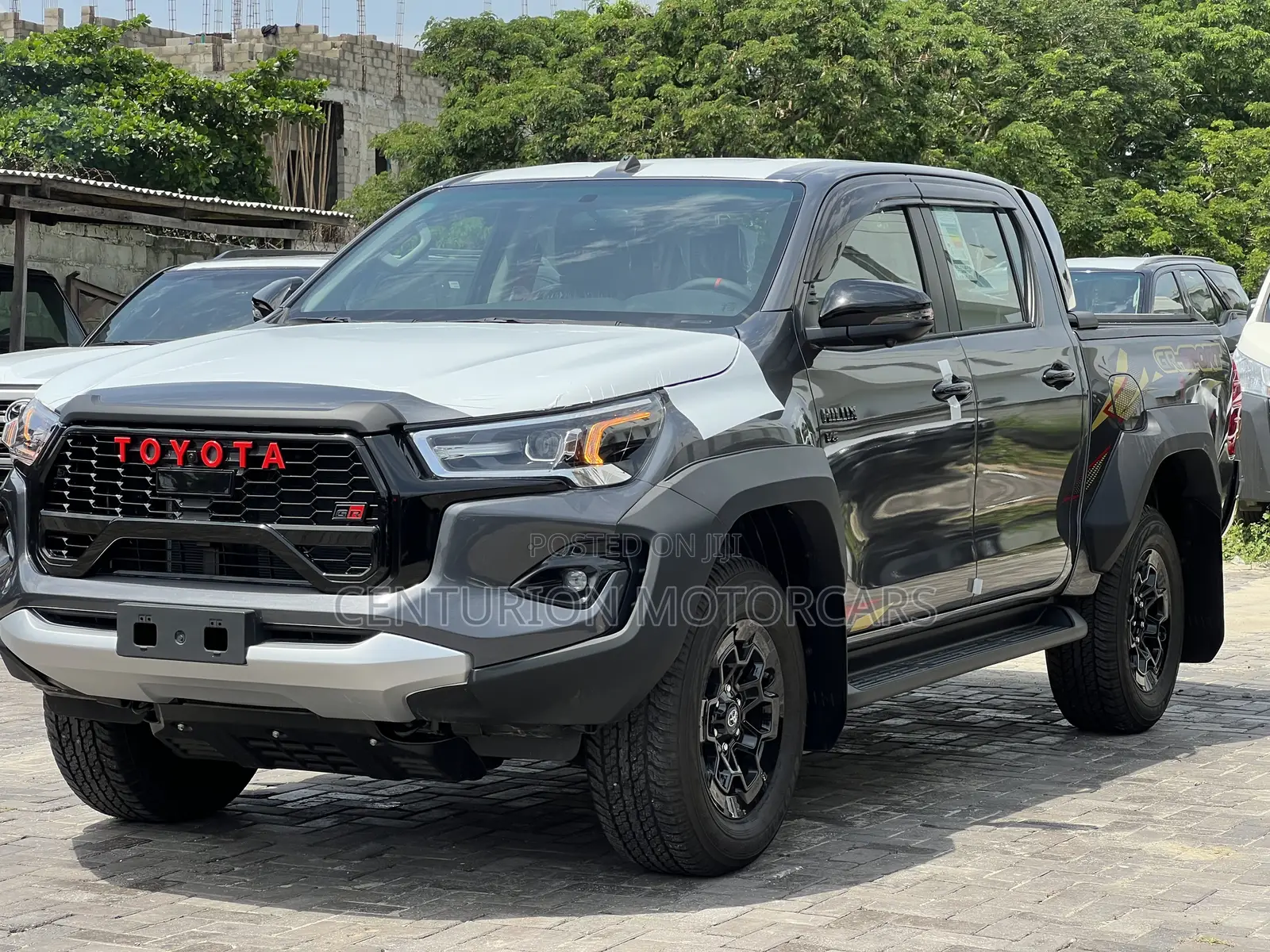 New Toyota Hilux 2025 Gray