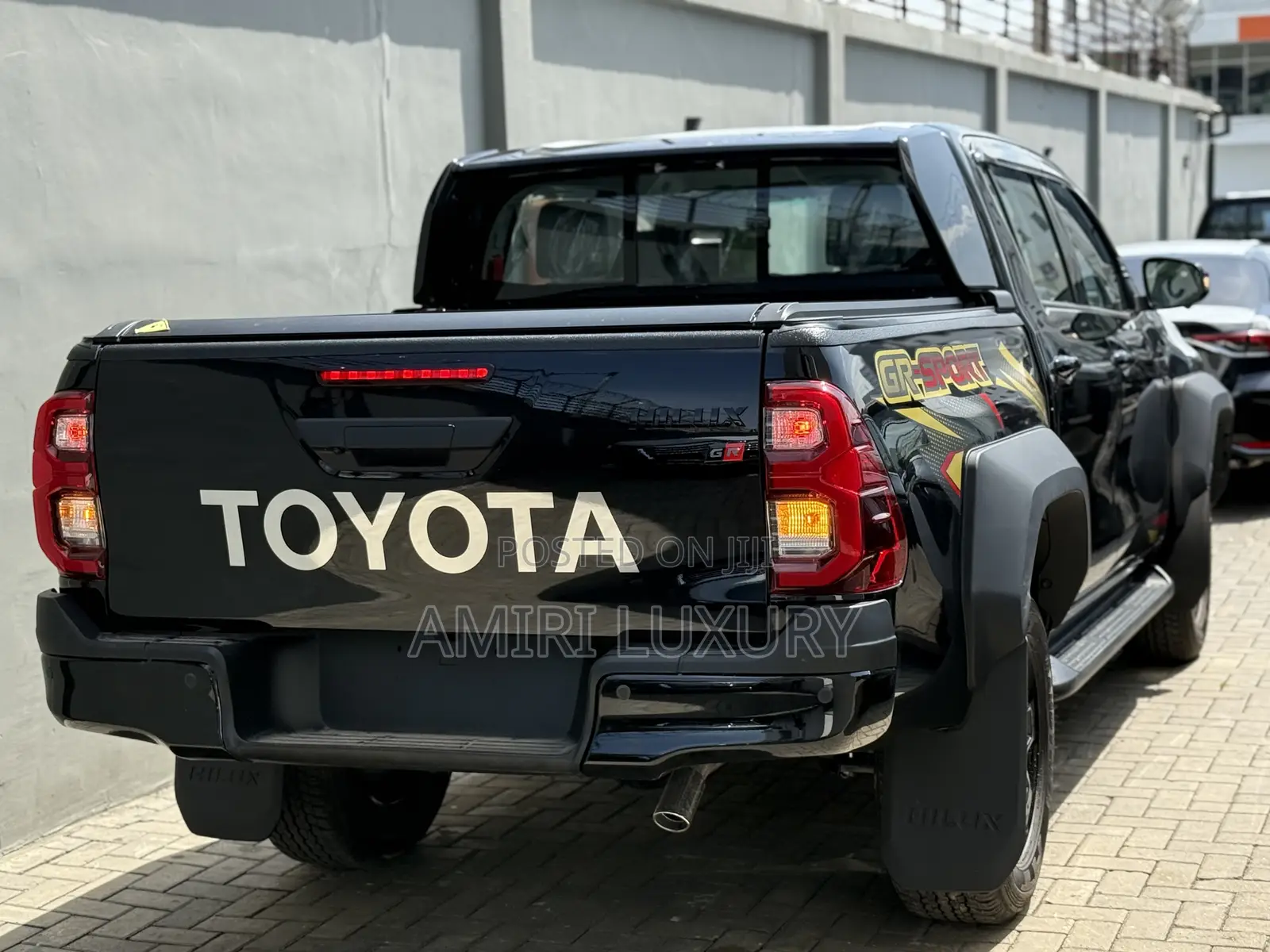 New Toyota Hilux 2025 Black