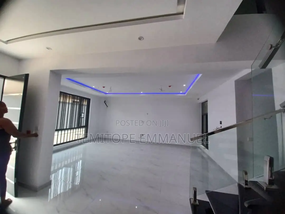 4bdrm Duplex in Anthony for sale