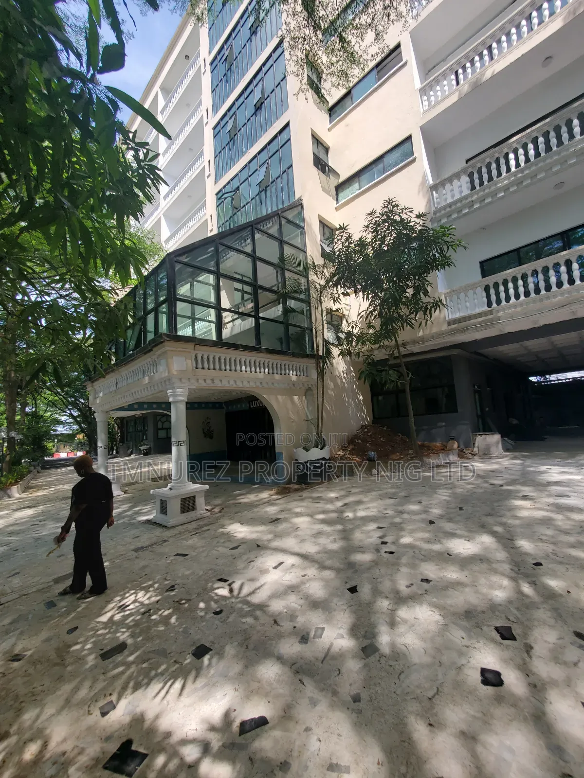 3bdrm Apartment in Chevron Toalgate for rent