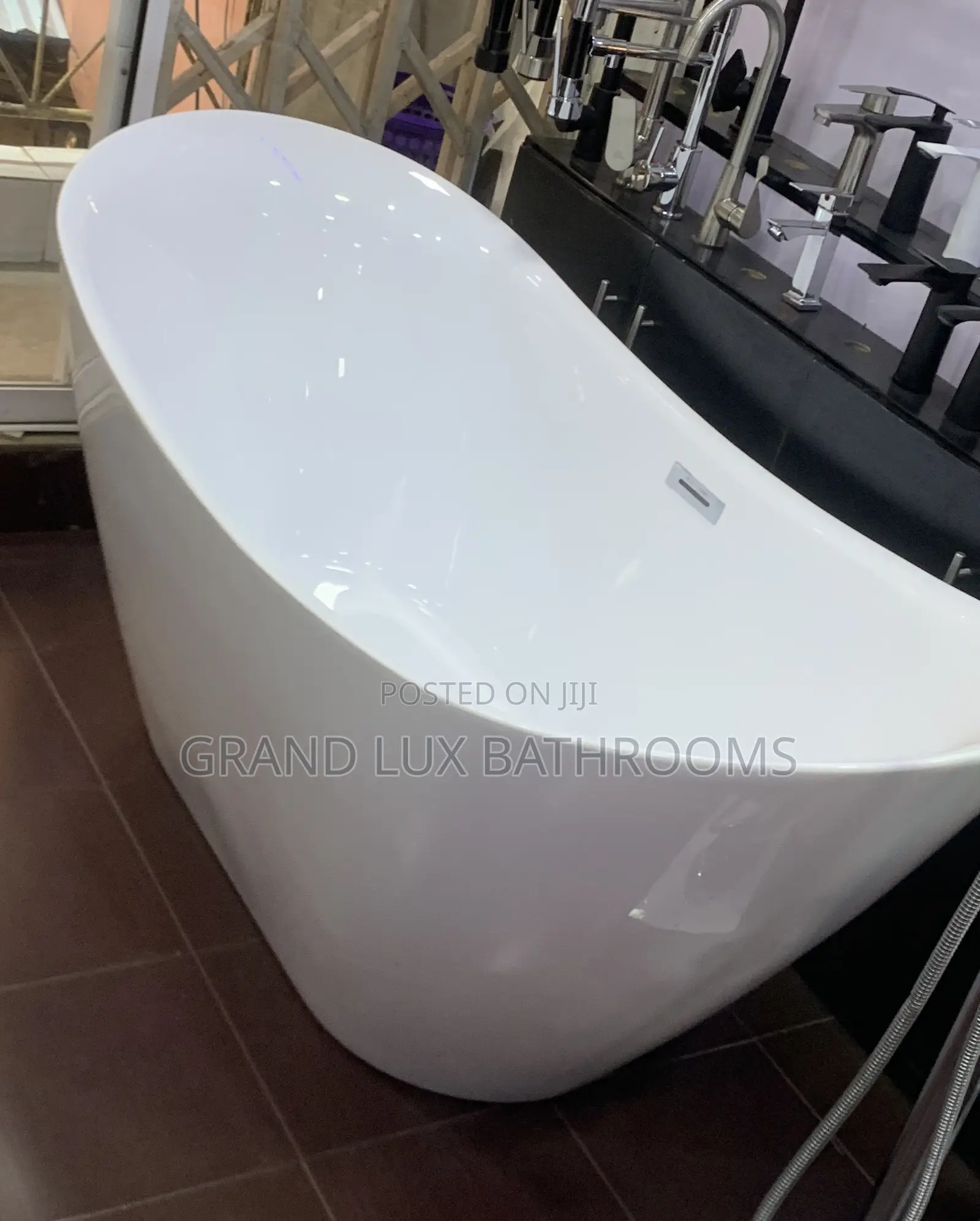 Freestanding Acrylic Bathtub Elegant Soaking Tub
