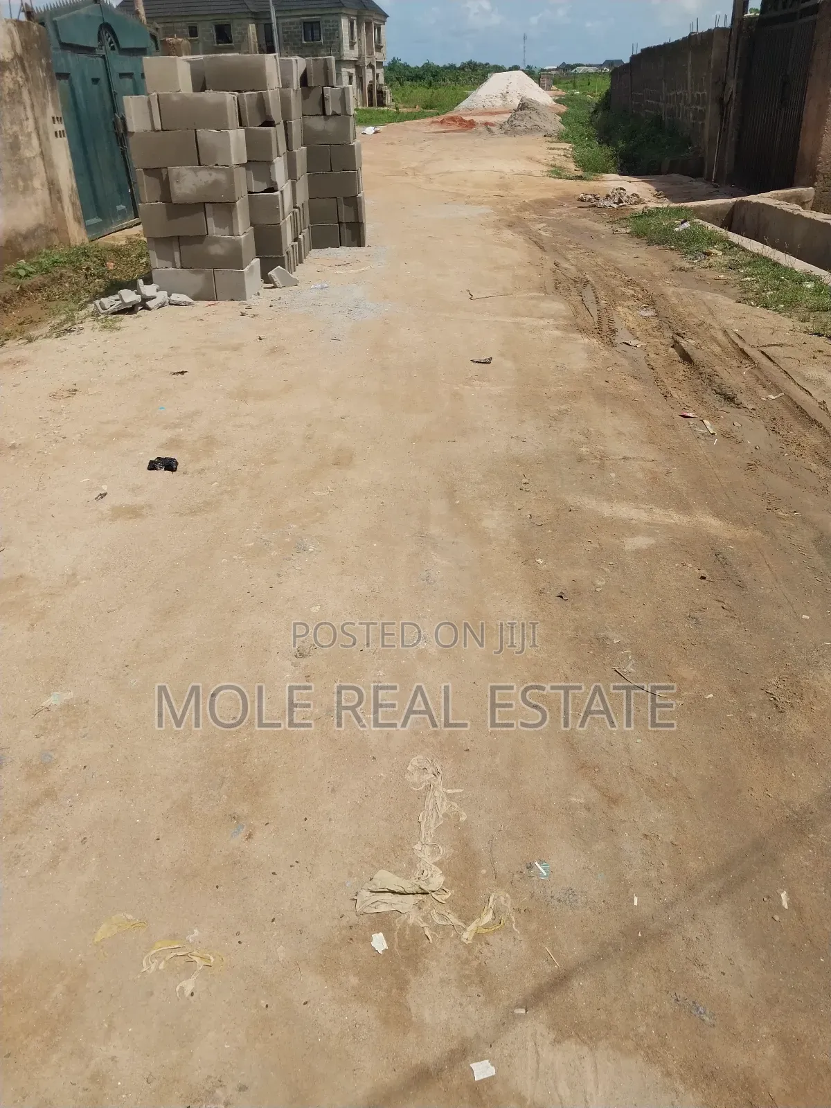 4, 300 SQM Land Waterfront Ozumba Mbadiwe Rd Vi