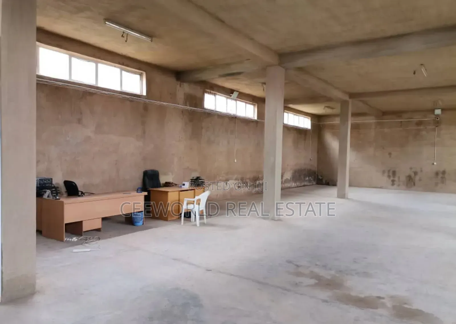 Warehouse About 800sqm for Sale at Oluyole Estate