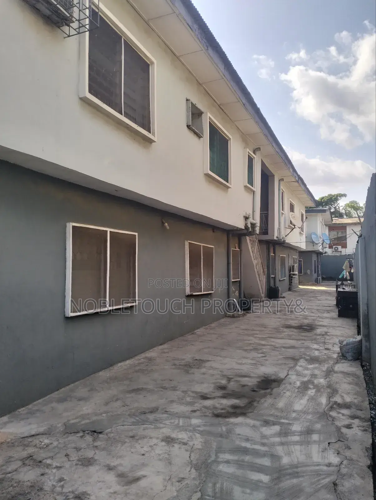 3bdrm Block of Flats in Ikeja Lagos, Allen Avenue for sale