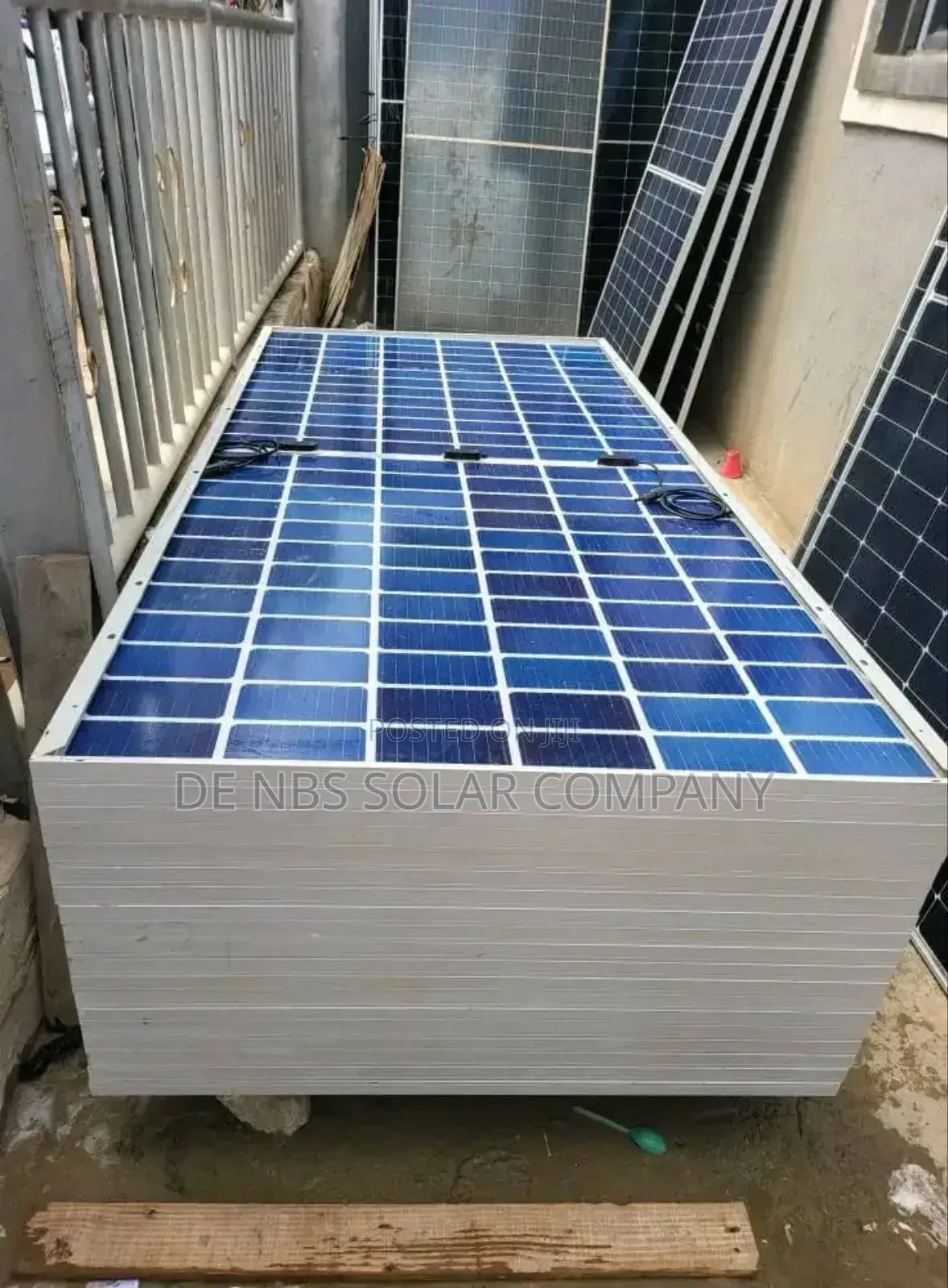 585w Jinko Bifacial 144cell Halfcut Solar Mono Crystalline