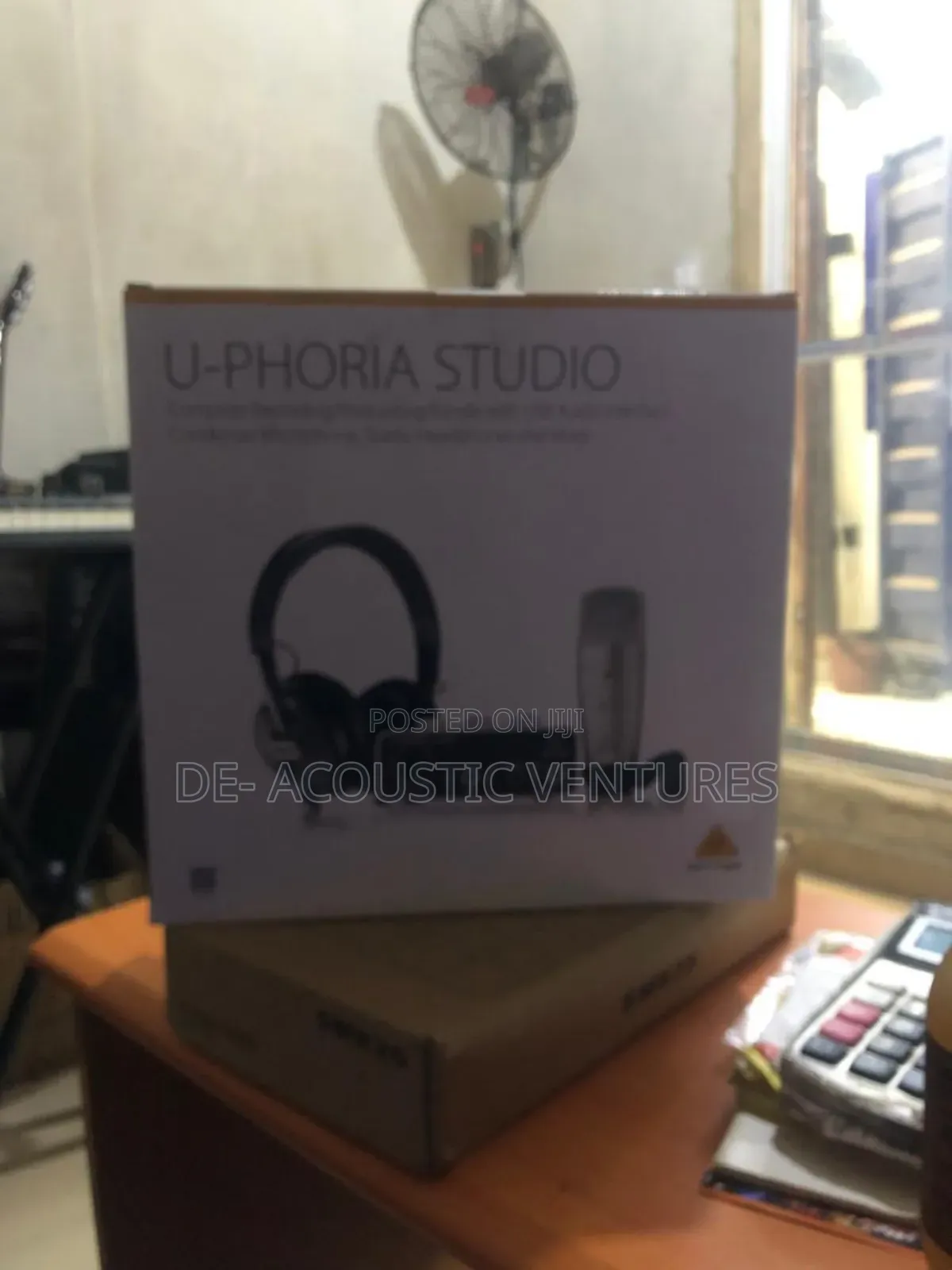 Behringer Full Package Studio Kit Headset,Souncard and Mic