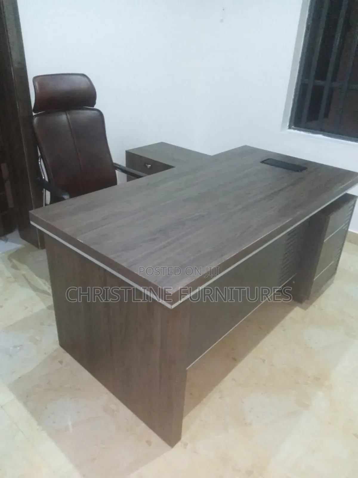 Beautiful Office Executive Table With Extension 1.8 Meters