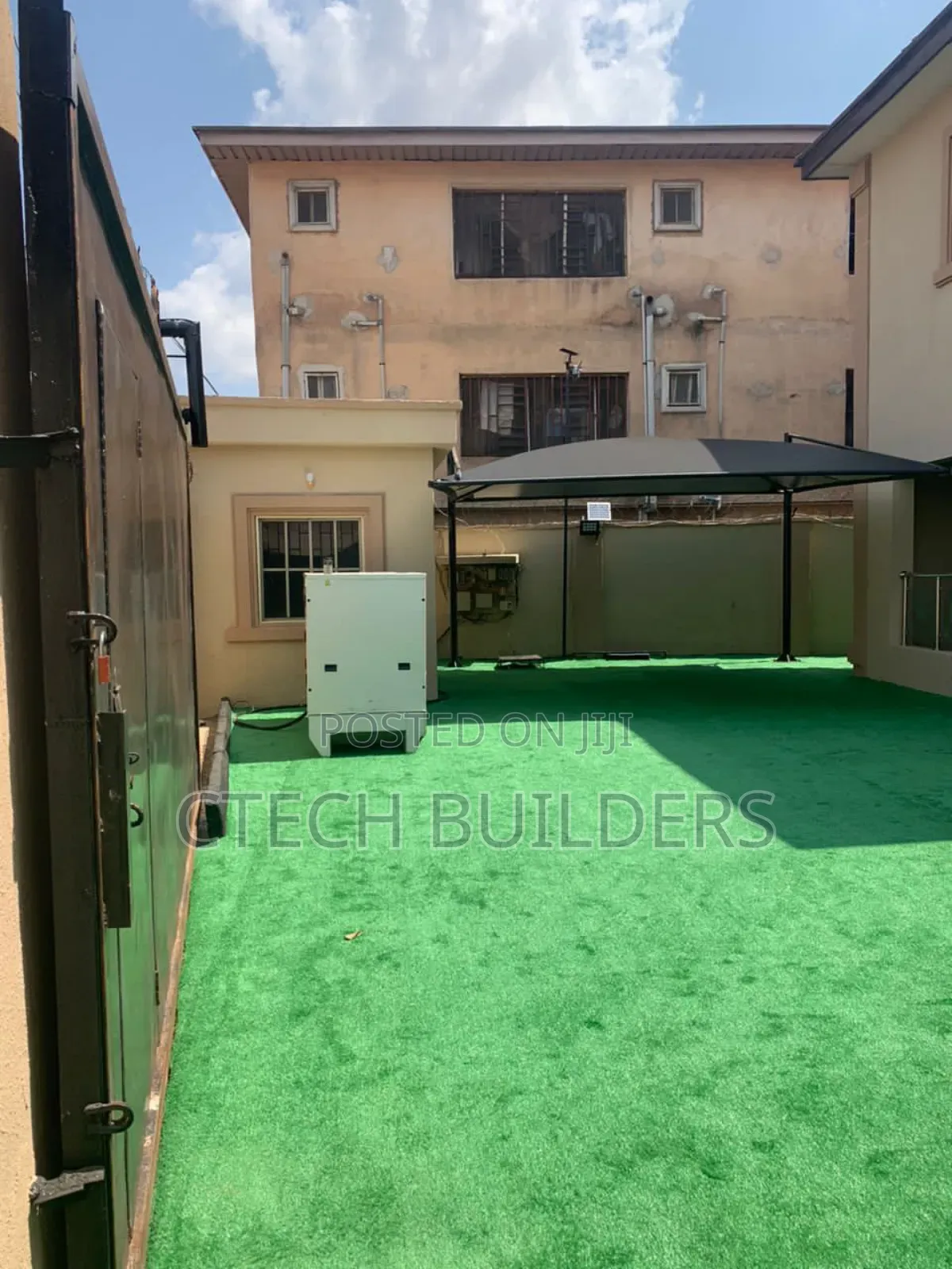 8bdrm Block of Flats in Benin City for sale