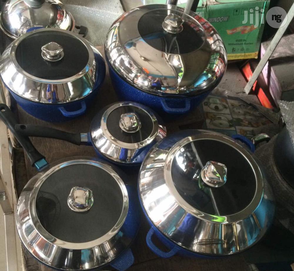 High Quality Blue Non Stick Dai Cast Alluminum.