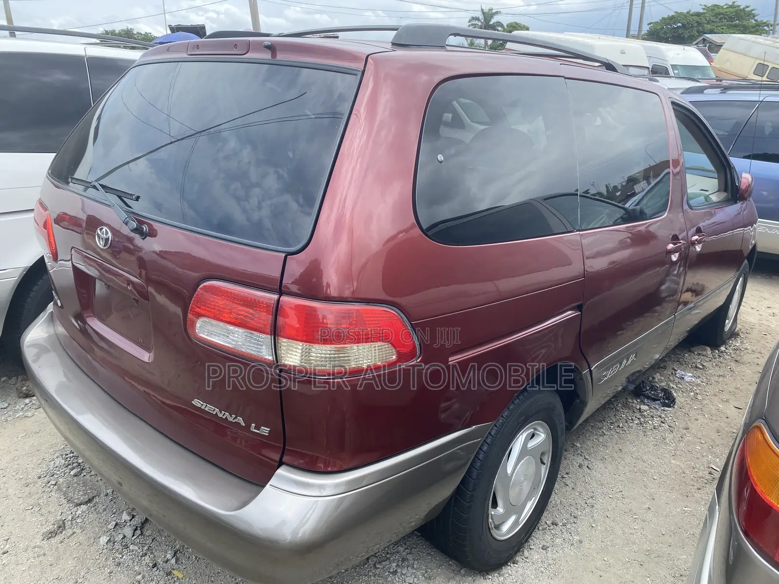 Toyota Sienna LE 2001 Red