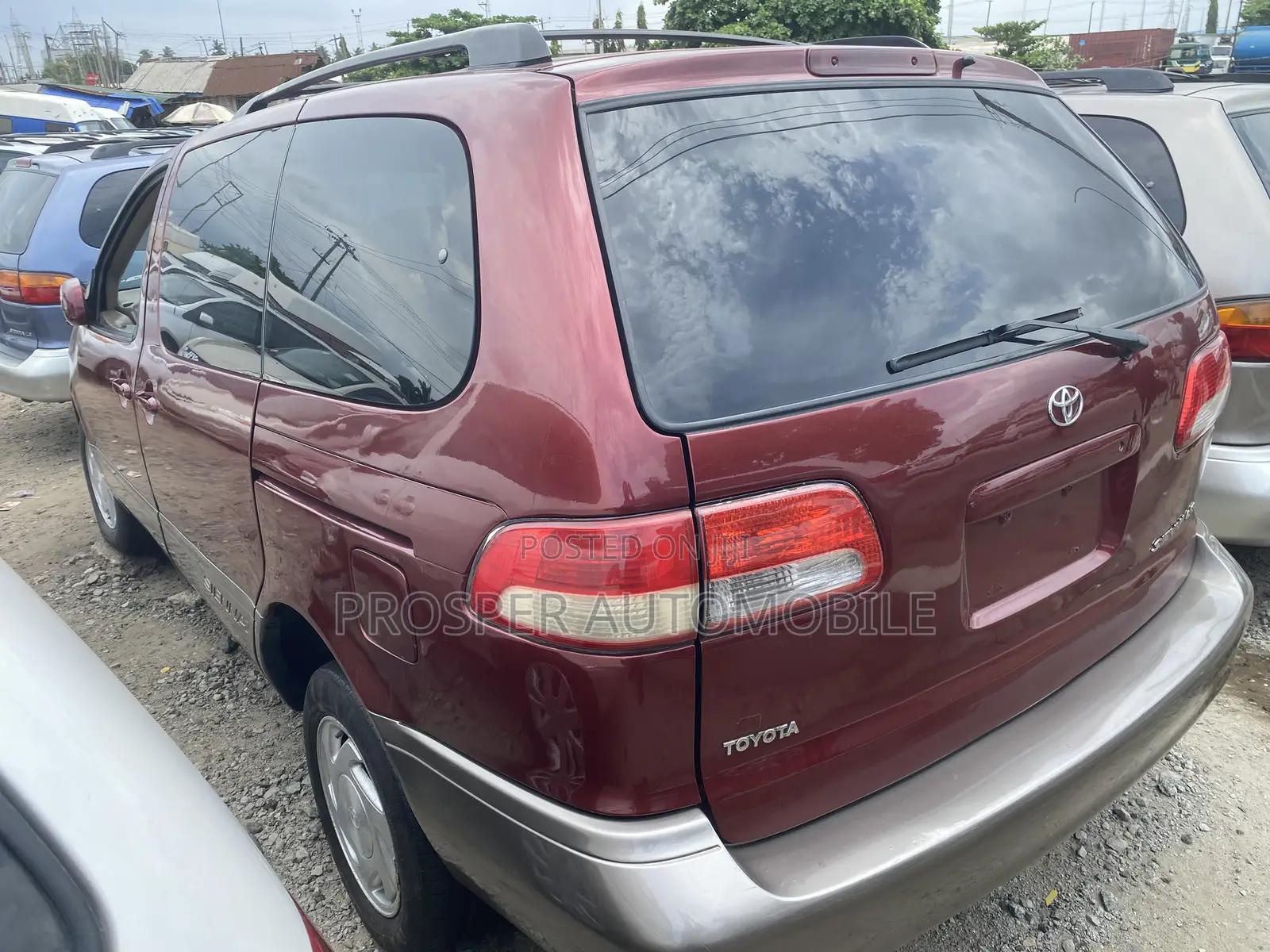 Toyota Sienna LE 2001 Red