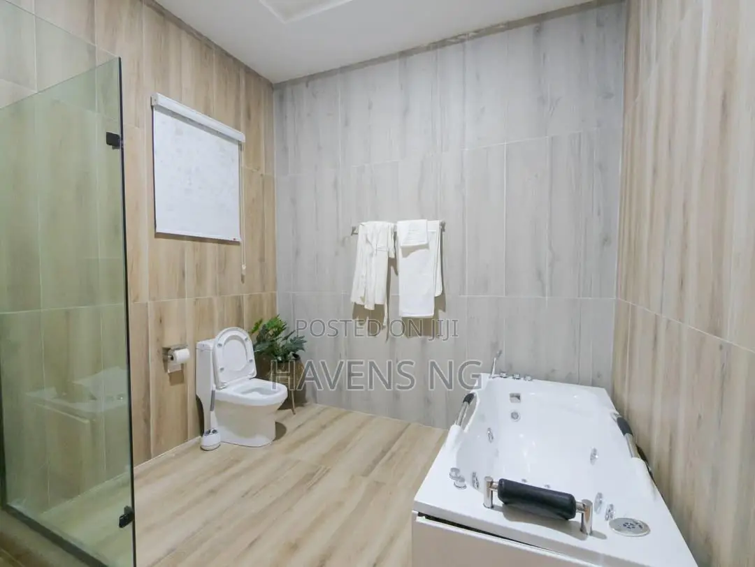 Luxurious 4-Bedroom Apartment With Private Rooftop