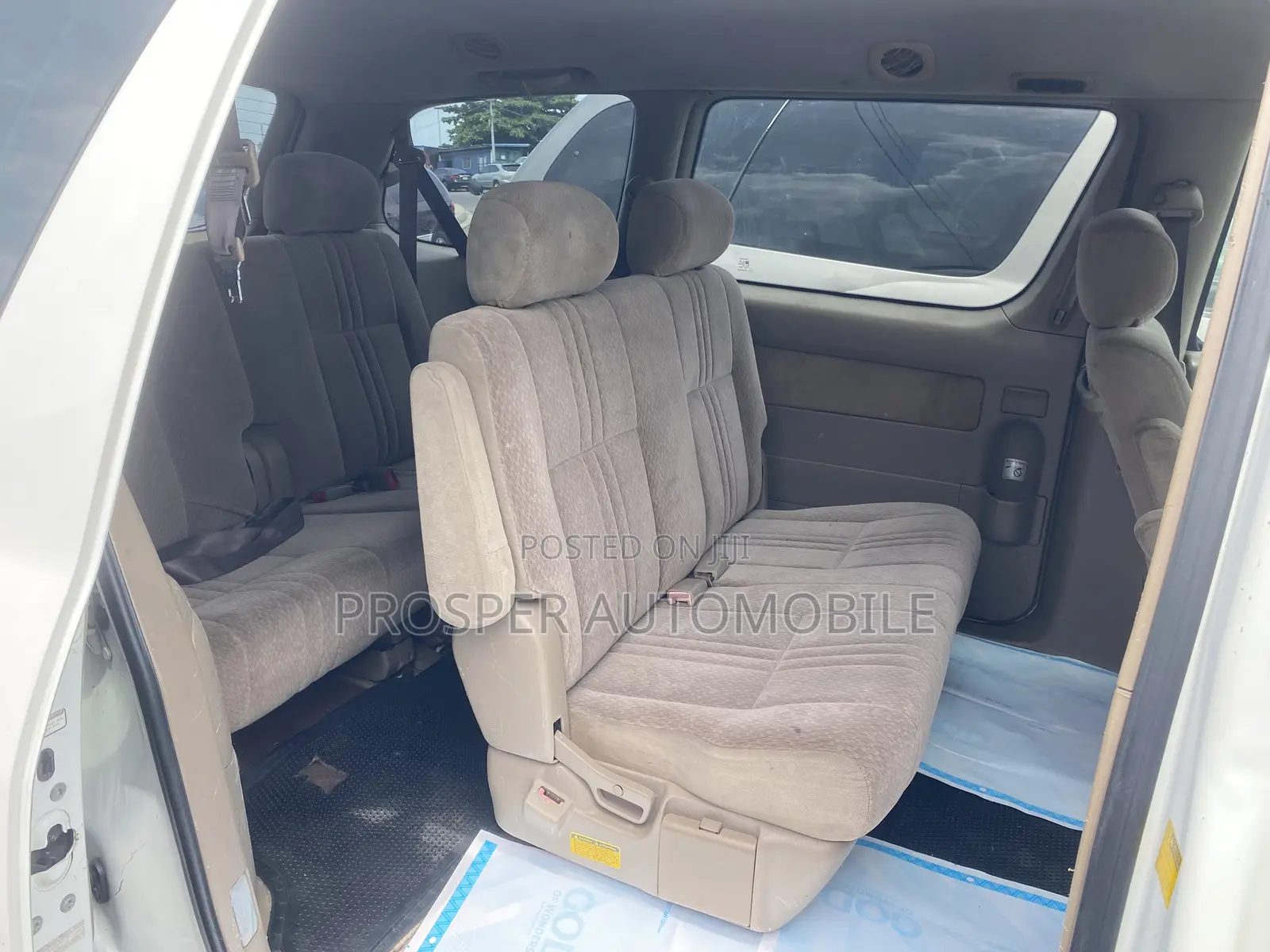 Toyota Sienna LE 2001 White