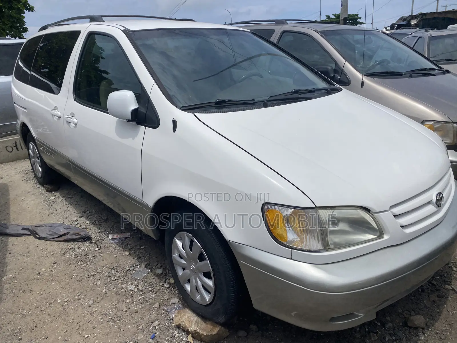 Toyota Sienna LE 2001 White