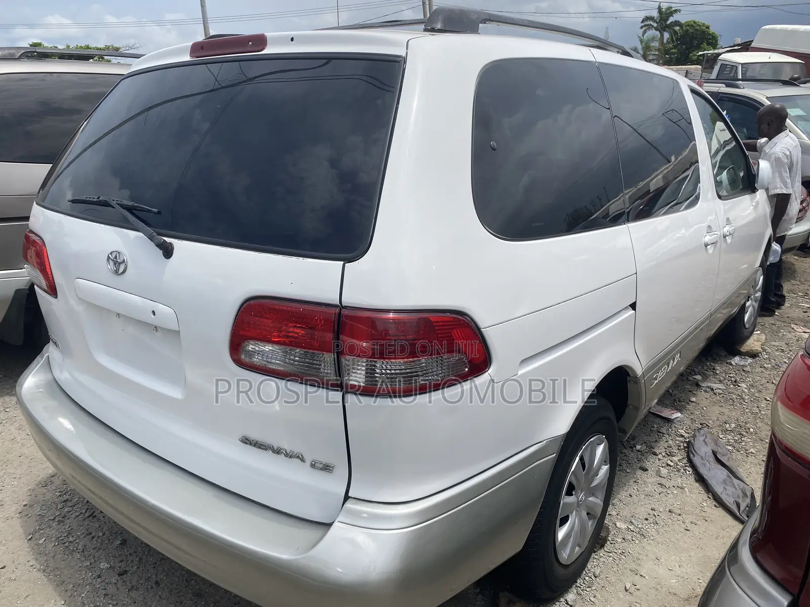 Toyota Sienna LE 2001 White