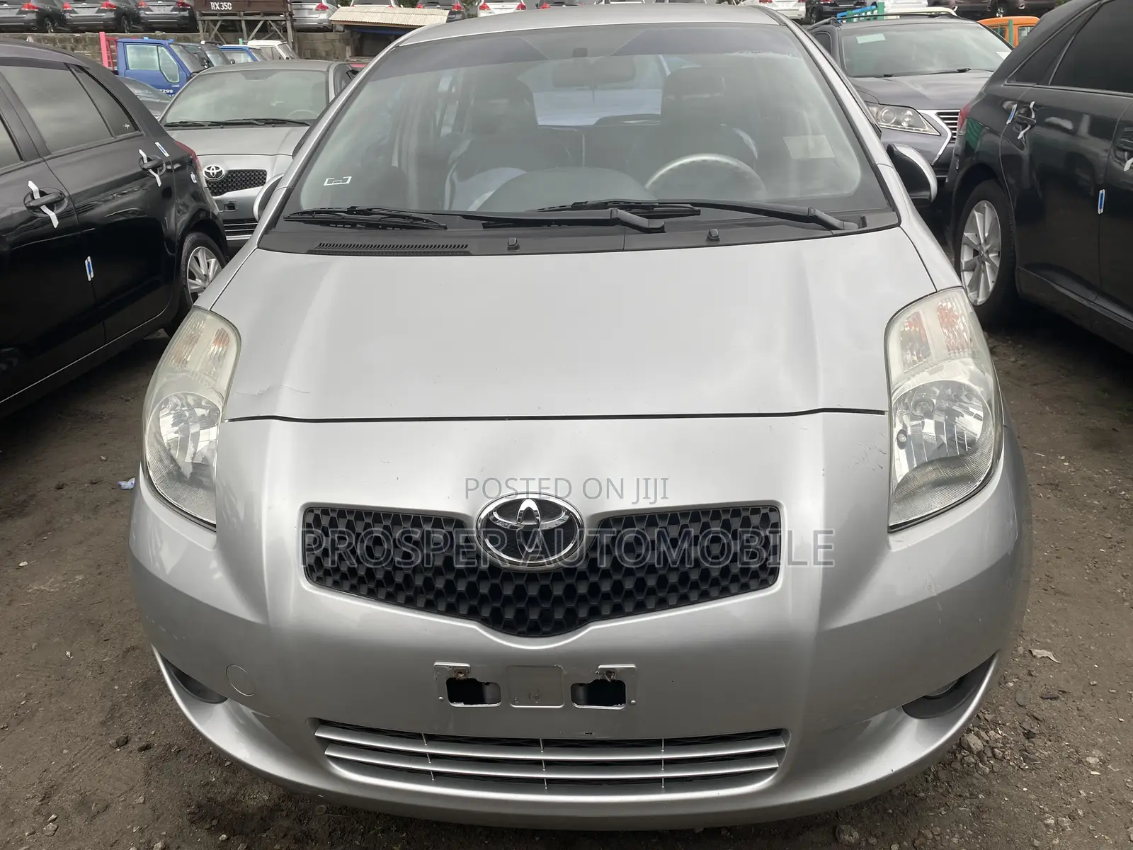 Toyota Yaris Base Sedan 4dr 2010 Silver