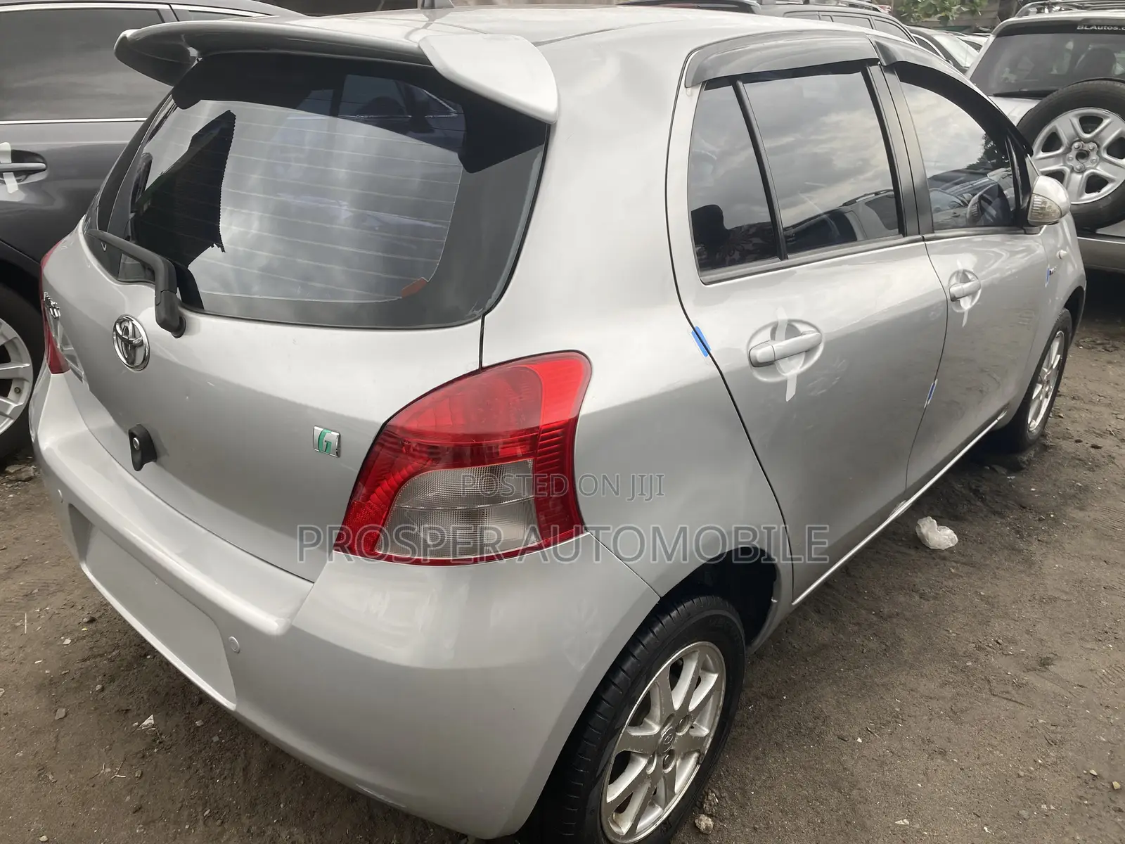 Toyota Yaris Base Sedan 4dr 2010 Silver