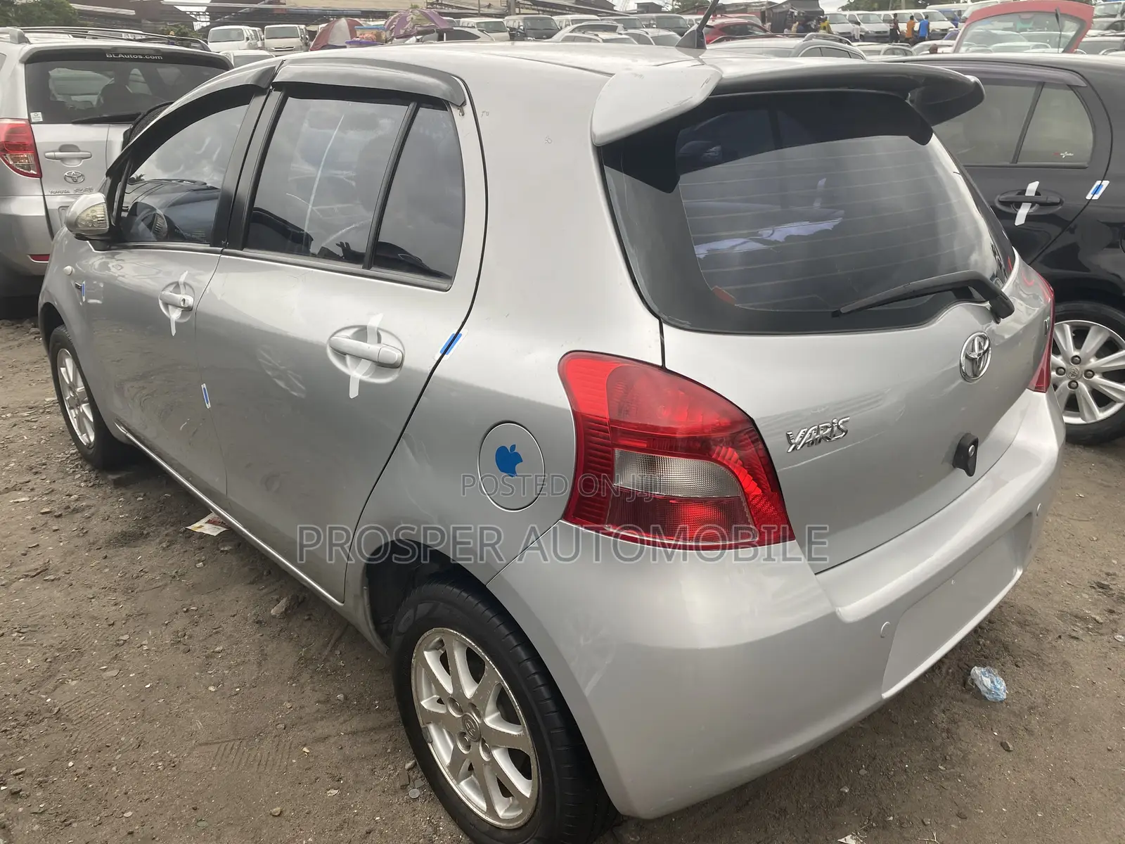 Toyota Yaris Base Sedan 4dr 2010 Silver