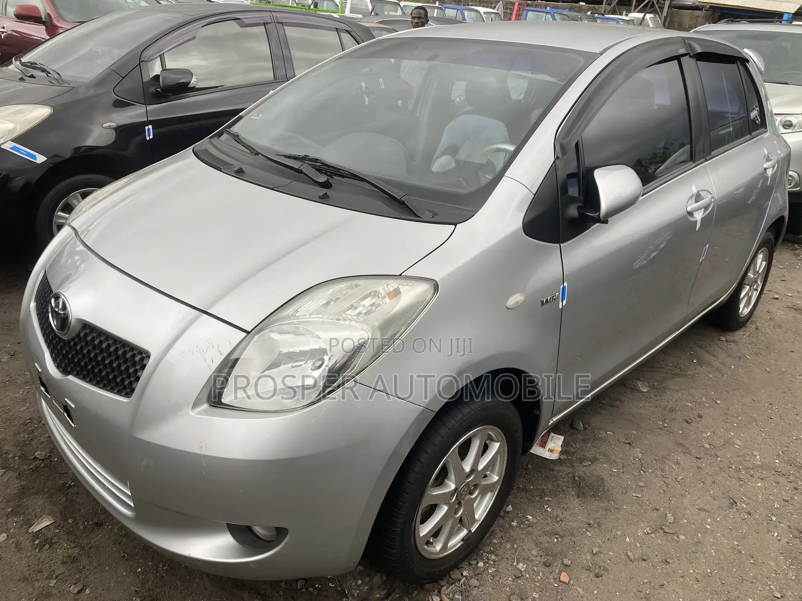 Toyota Yaris Base Sedan 4dr 2010 Silver