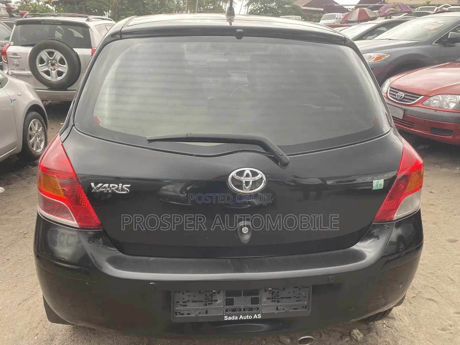 Toyota Yaris Base Sedan 4dr 2010 Black