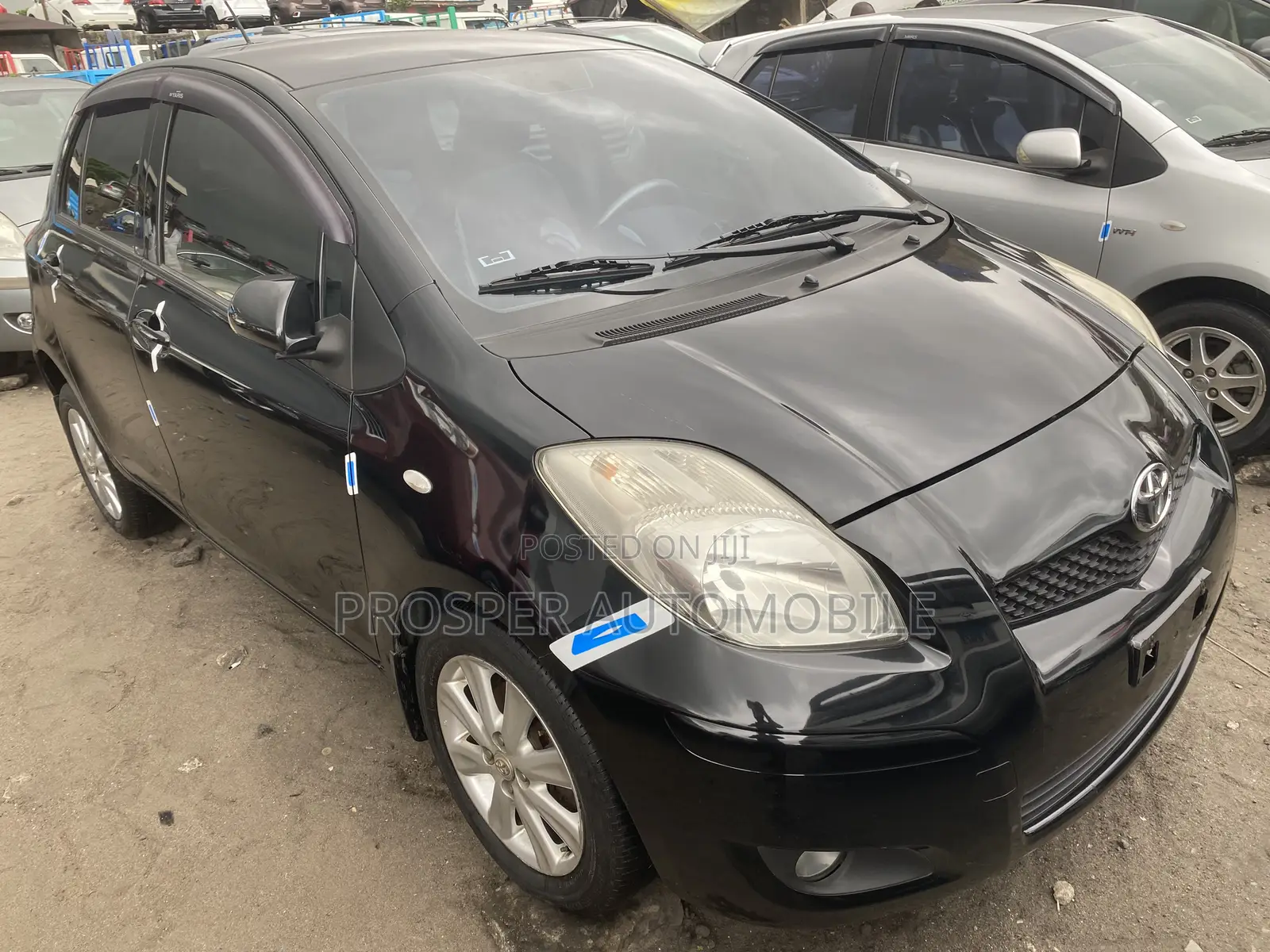 Toyota Yaris Base Sedan 4dr 2010 Black