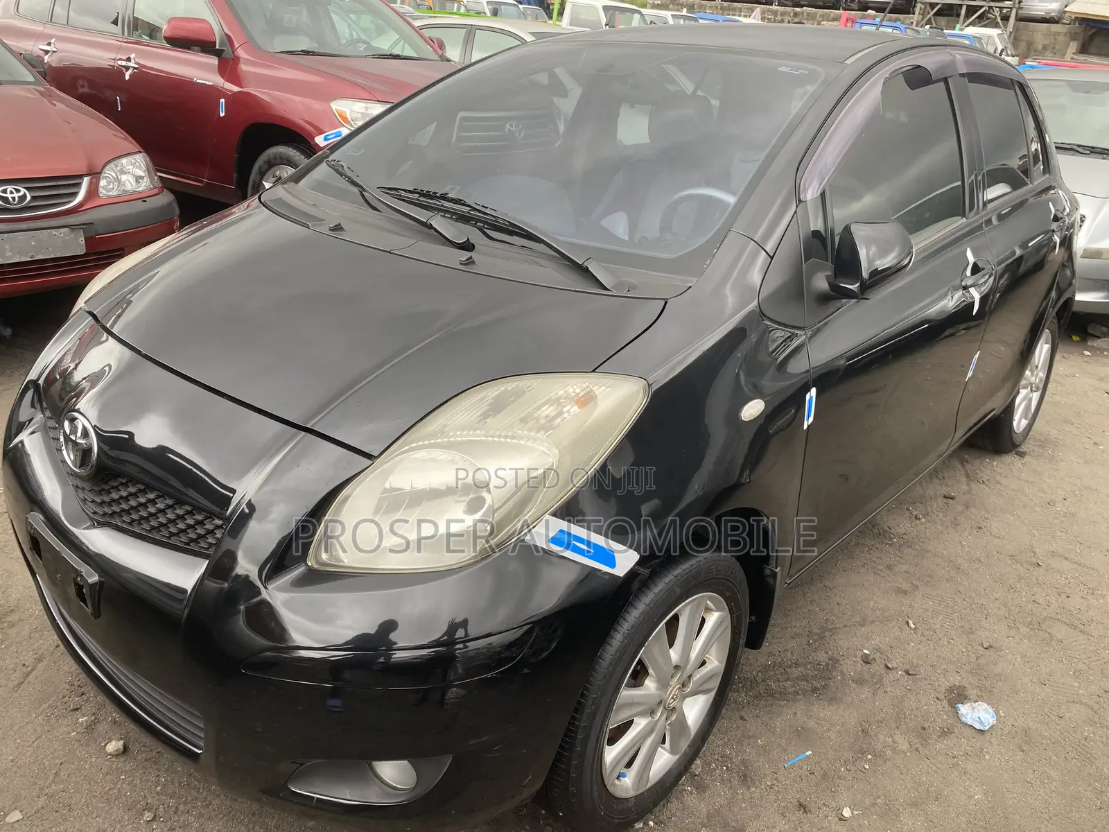 Toyota Yaris Base Sedan 4dr 2010 Black