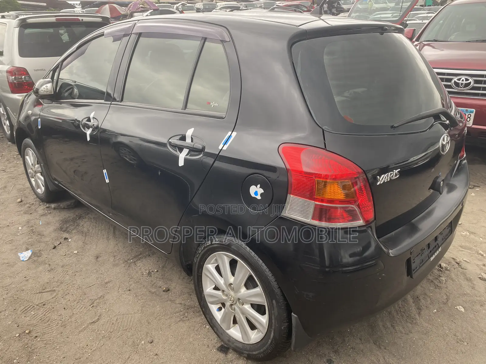 Toyota Yaris Base Sedan 4dr 2010 Black