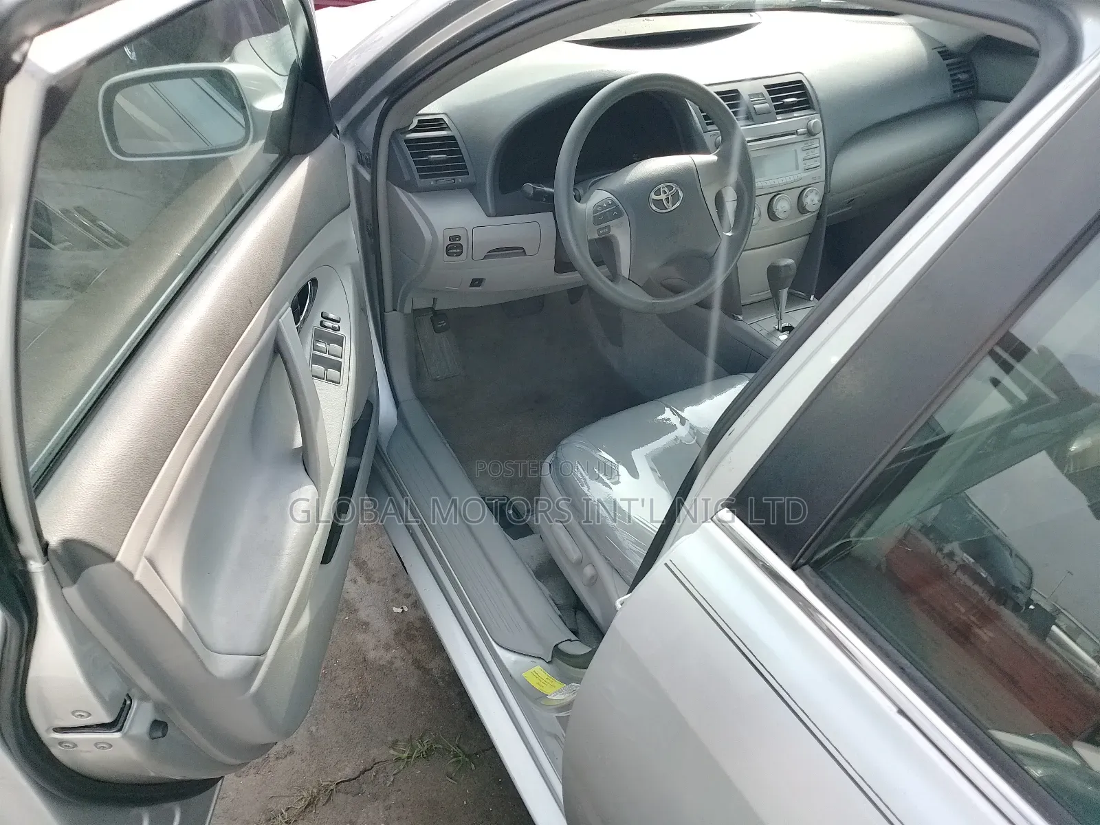 Toyota Camry LE 4dr Sedan (2.5L 4cyl 6AM) 2010 Silver