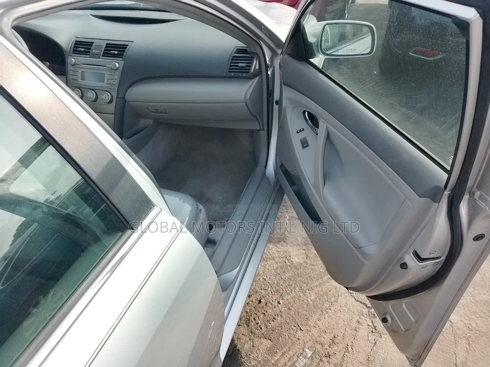 Toyota Camry LE 4dr Sedan (2.5L 4cyl 6AM) 2010 Silver