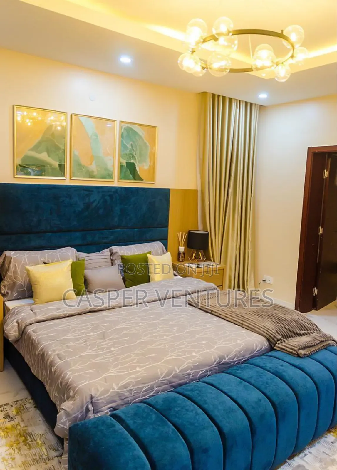 Stunning and Colorful 3bed Apartment