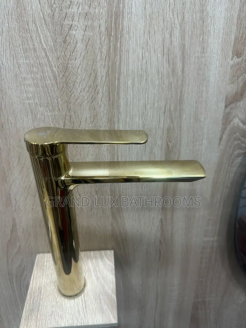 Modern Gold Basin Mixer Tap – Sleek Round Body Design