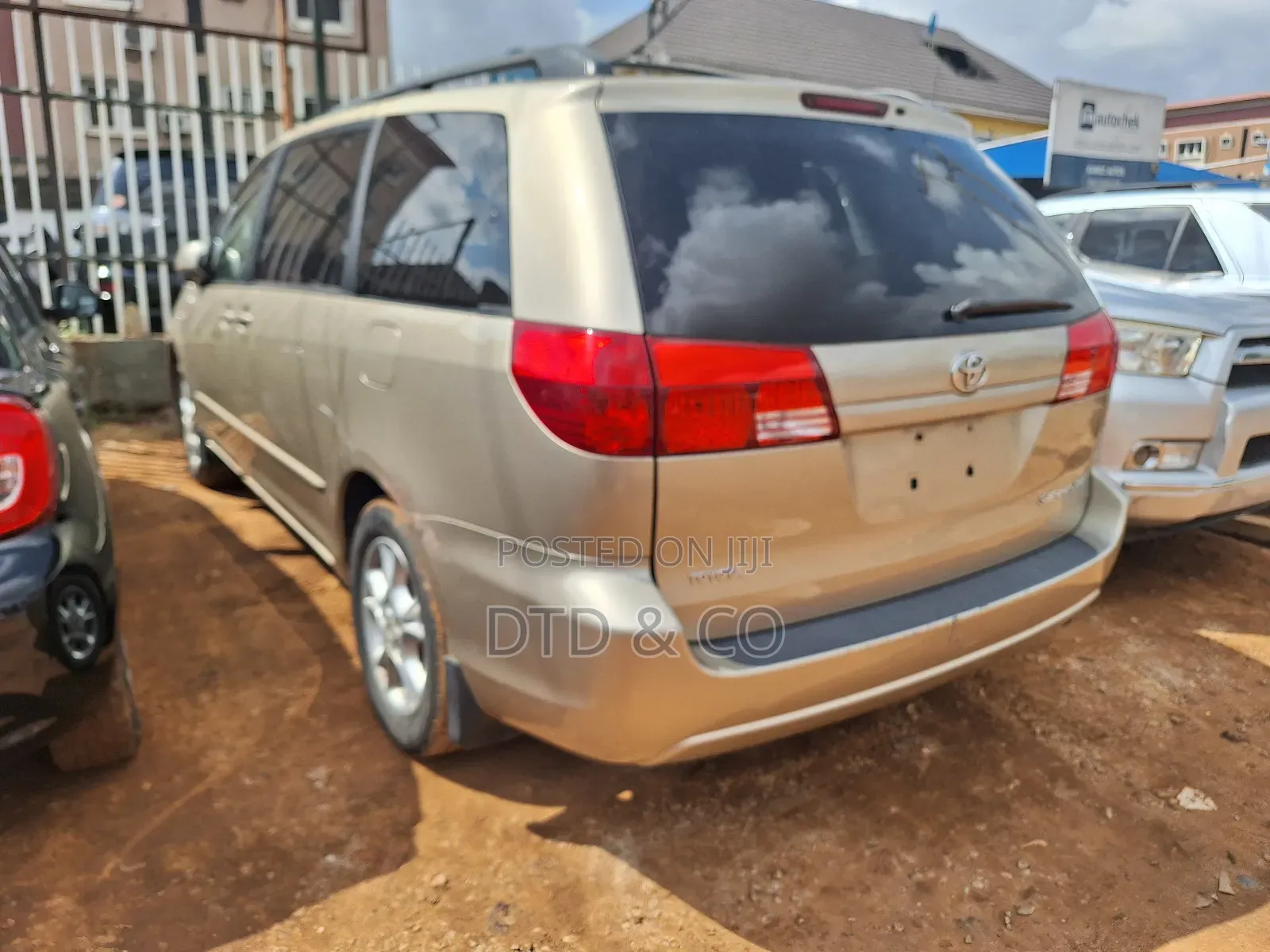 Toyota Sienna XLE 2005 Gold