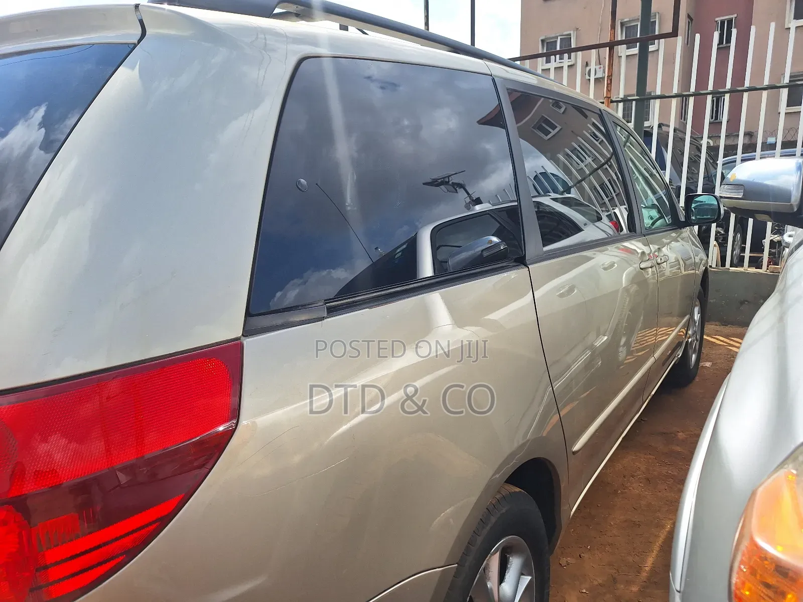 Toyota Sienna XLE 2005 Gold