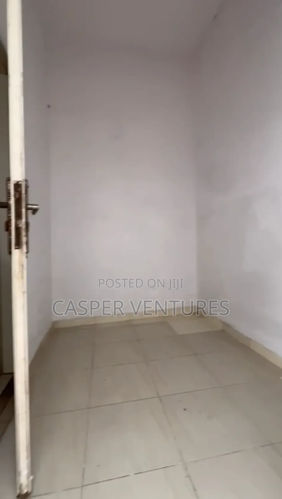 1bdrm Bedsitter in London Garden Estate for rent