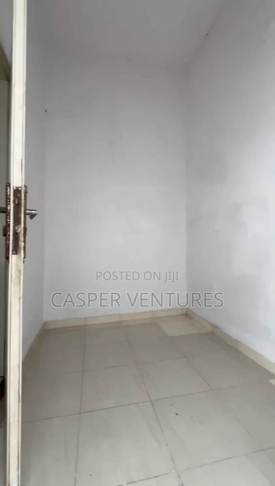 1bdrm Bedsitter in London Garden Estate for rent