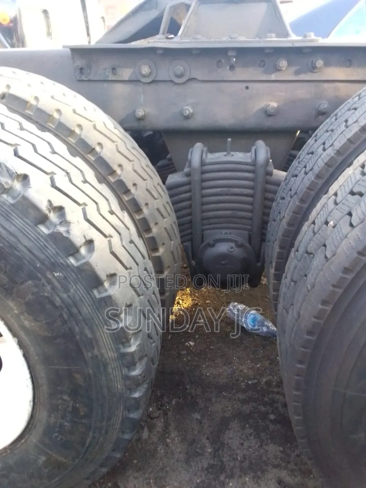 Foreign Used Ch Mack Ten Tyres Head Truck Dm 700 Axle Superb