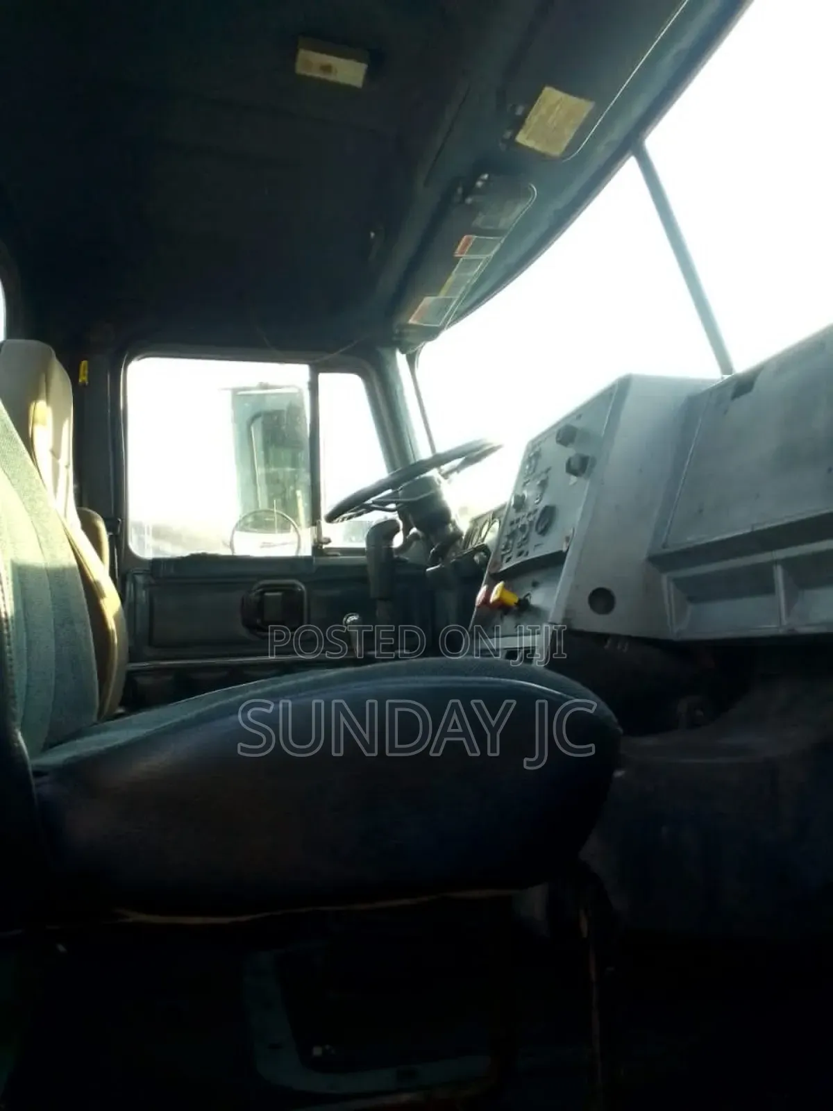 Foreign Used Ch Mack Ten Tyres Head Truck Dm 700 Axle Superb