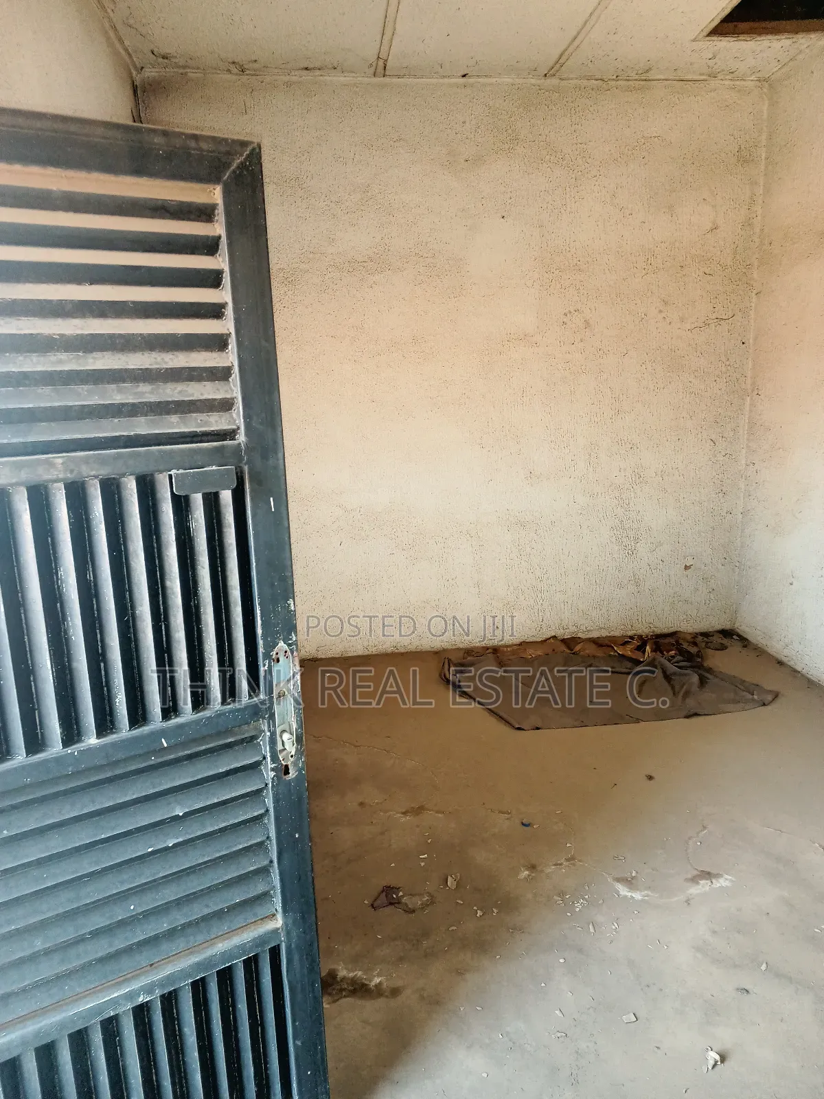 Big Shop/Office Space at Agbor Park Along the Tarred Rd