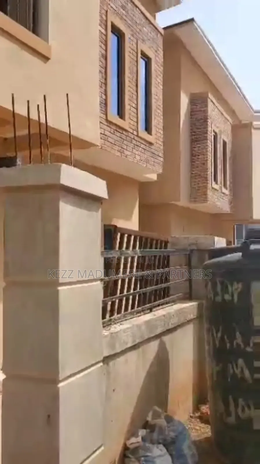4bdrm Duplex in Centenary Garden for sale