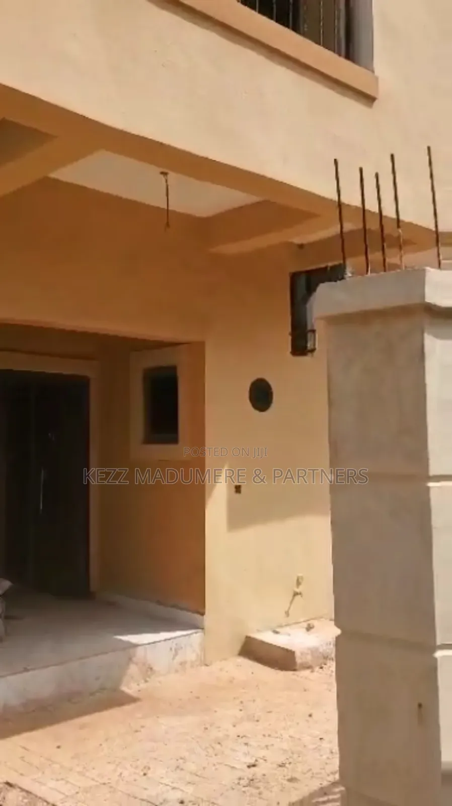 4bdrm Duplex in Centenary Garden for sale