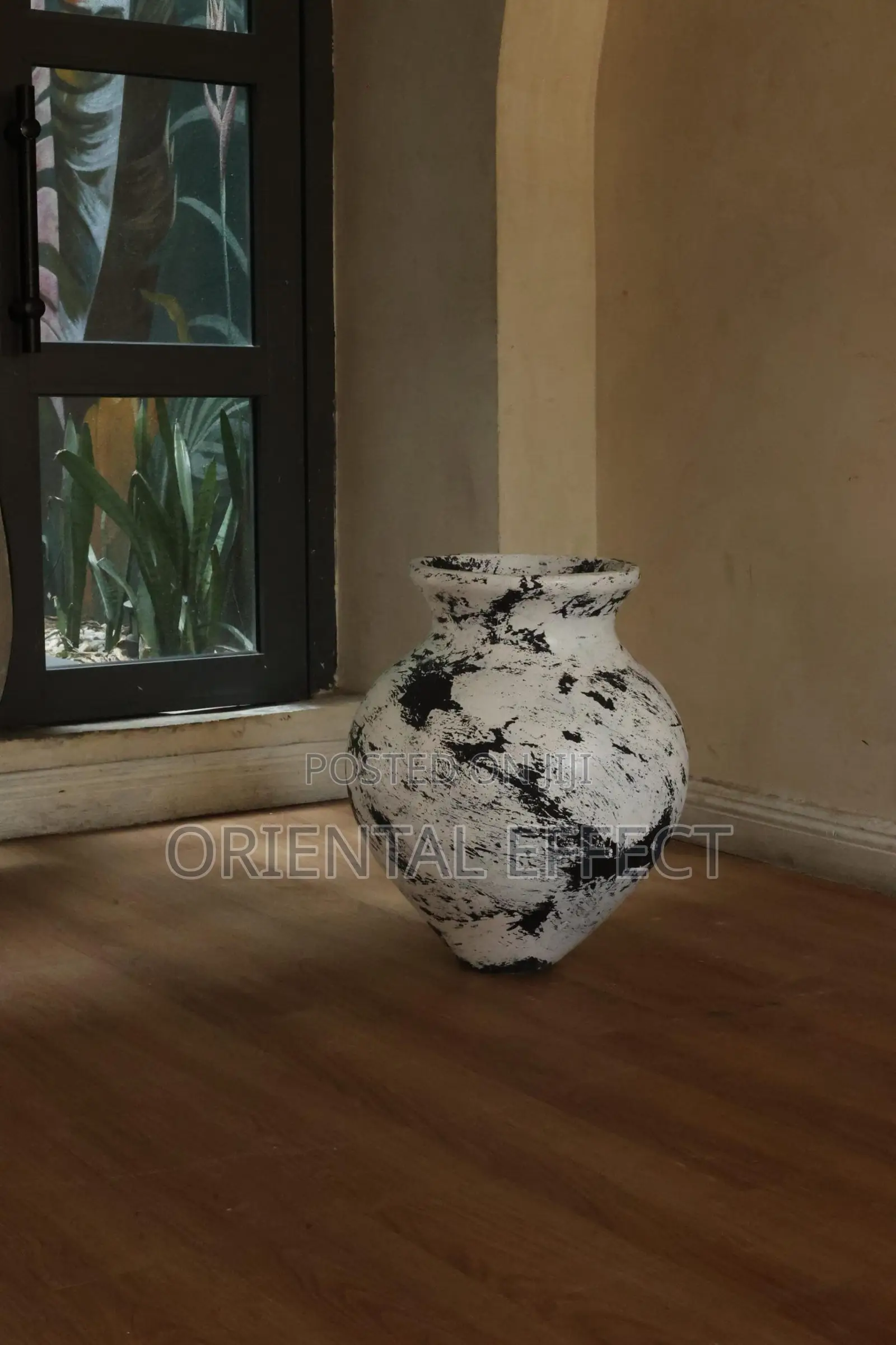 Aradel Pot (White Rustic)