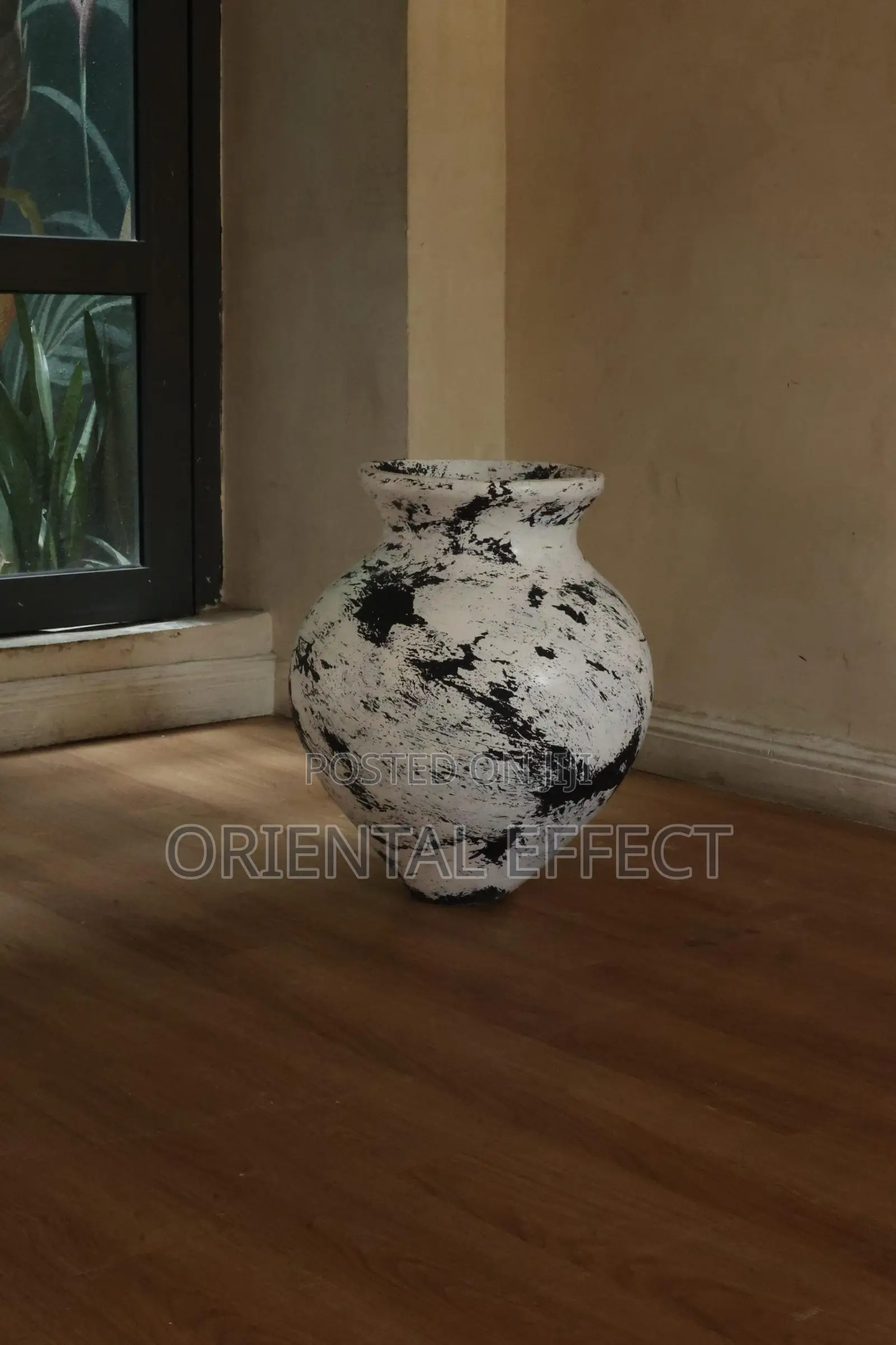 Aradel Pot (White Rustic)