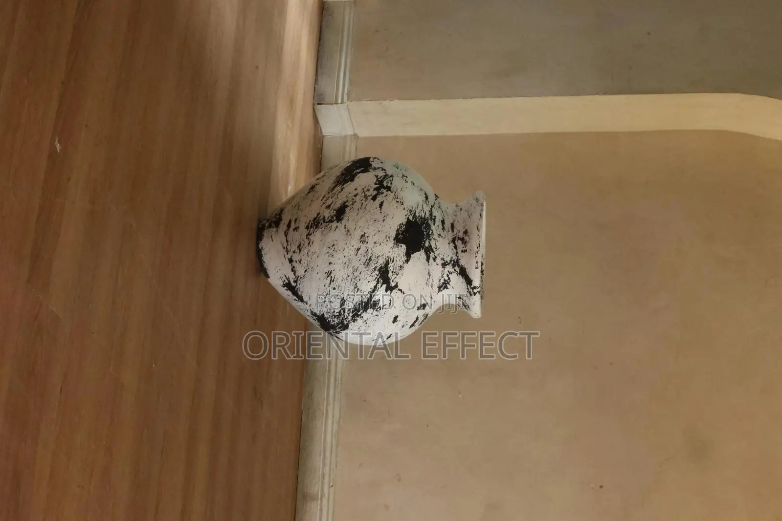 Aradel Pot (White Rustic)