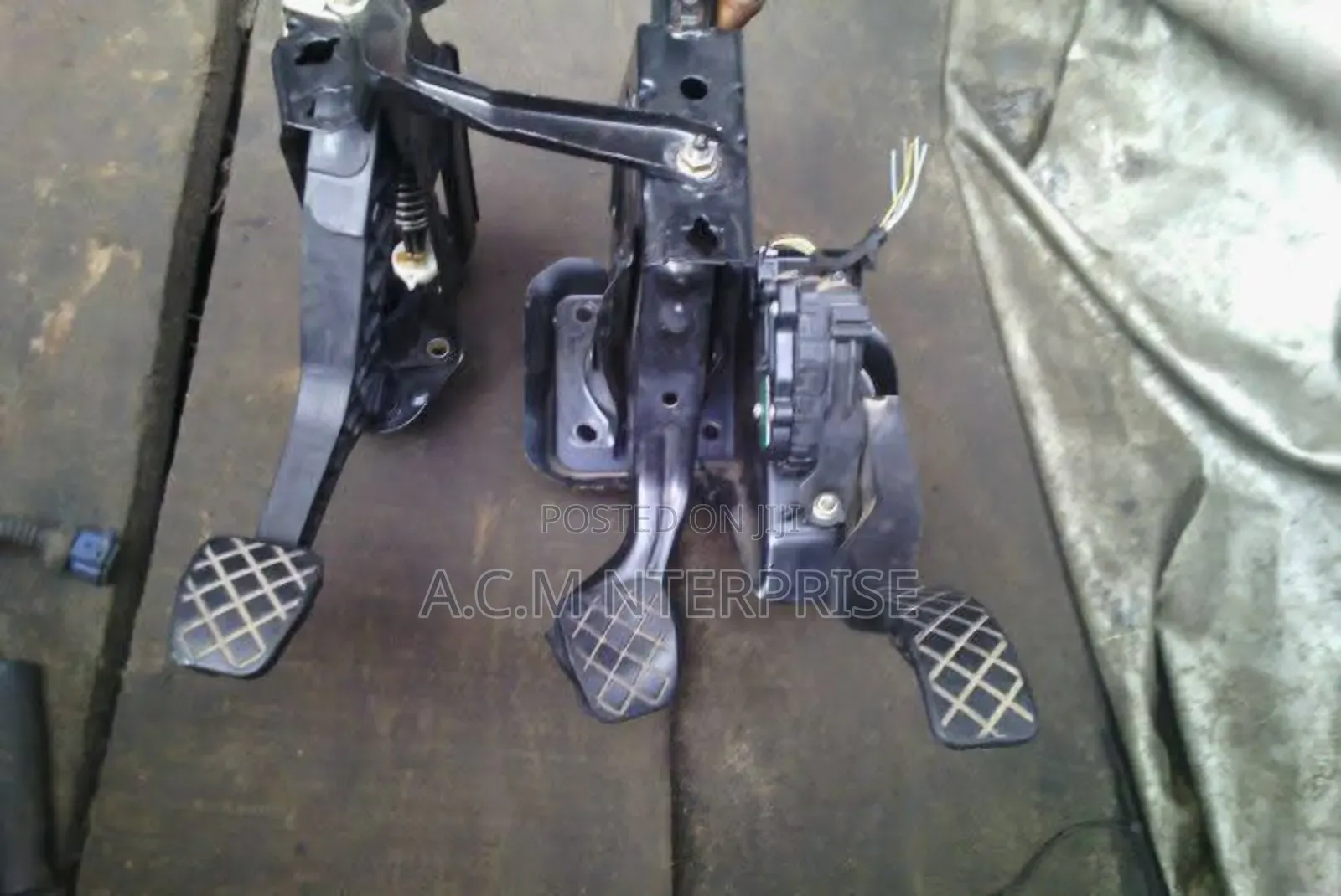 Brakes and Clutch Pedal for Cars and Jeeps